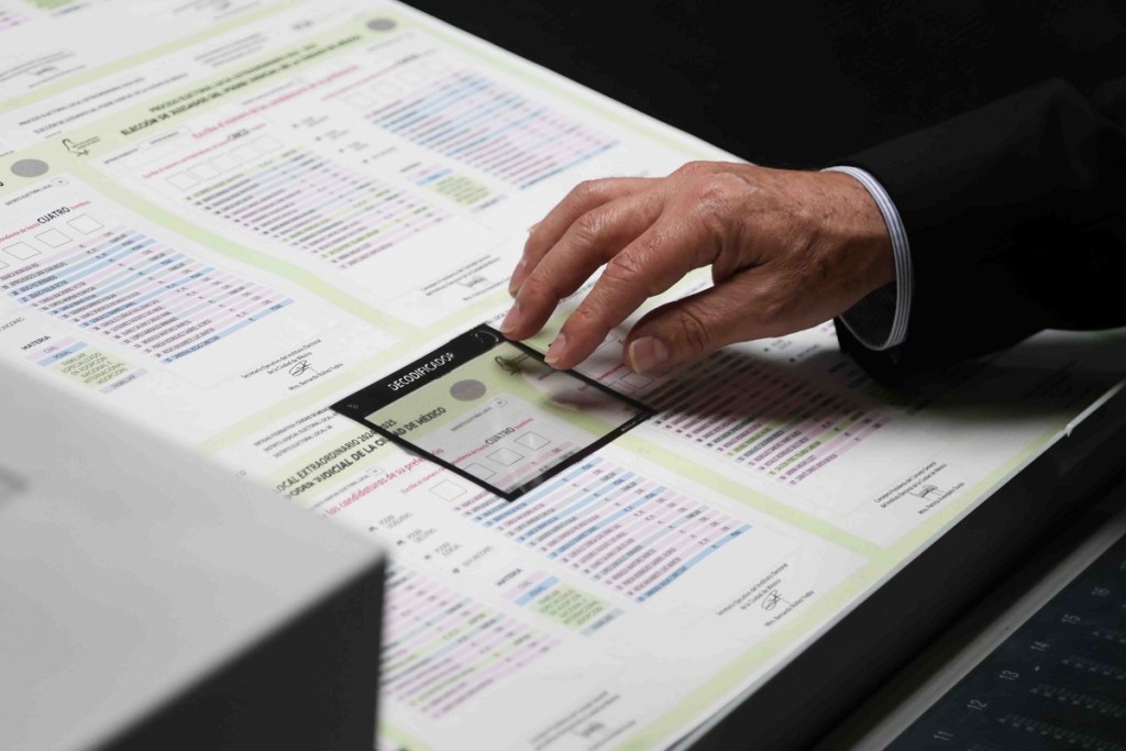 Aspecto de la impresión de las boletas para la elección del Poder Judicial en Ciudad de México (Foto de El Universal)