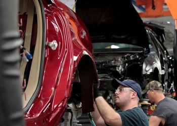 Canadá aplicará aranceles a autos hechos en EE.UU. a partir de este miércoles