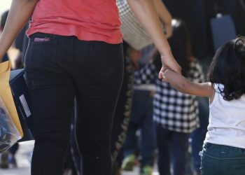 Casa Blanca defiende la deportación de niños estadounidenses con madres indocumentadas