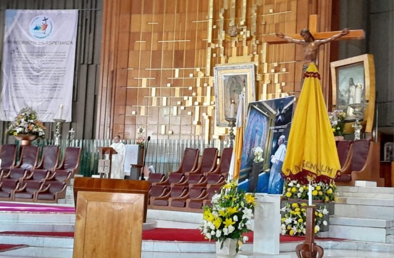 El cardenal Carlos Aguiar Retes encabezó la misa exequial por el Papa Francisco en la Basílica de Guadalupe, acompañado por obispos y fieles.