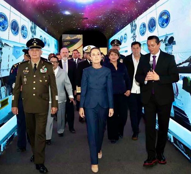 En el marco de la FAMEX 2025, la presidenta Claudia Sheinbaum reconoció el trabajo del empresario yucateco Rafael Echazarreta