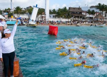 Da banderazo de salida Mara Lezama a 624 competidores del Campeonato Nacional de Aguas Abiertas desde Puerto Morelos