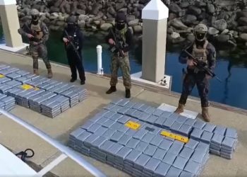 Detienen en Costa Rica a tres mexicanos que transportaban 840 kilos de cocaína en un yate