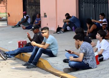 EE.UU. planea deportar una cifra récord de migrantes en 2025