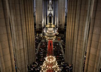 El luto vaticano por la muerte del papa acabará el 4 de mayo para seguir con el Cónclave