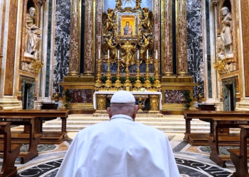 El Papa visita otra basílica y le gritan “¡Viva México!” (VÍDEO)