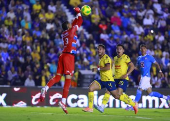 El uruguayo Cáceres compara mal momento del América con el que vive el Real Madrid