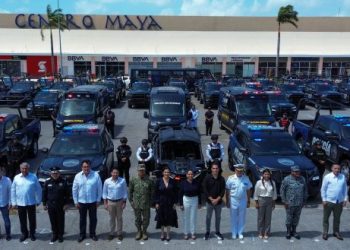 Encabeza Mara Lezama histórica entrega de vehículos policiales en Playa del Carmen, para avanzar en la construcción de paz