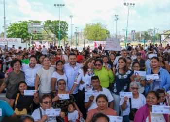 Encabeza Mara Lezama la distribución de 700 tarjetas y paquetes alimentarios del programa “Comemos Tod@s” en Benito Juárez