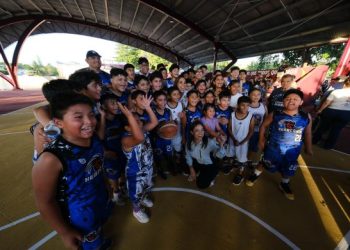Entrega Mara Lezama rehabilitación de parque, domo, cancha y biblioteca en la colonia Santa María, de Chetumal