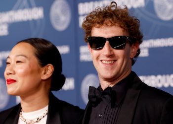 Facebook afronta juicio por posible monopolio; defensa de Mark Zuckerberg
