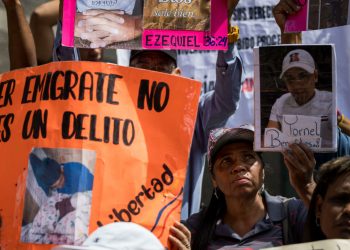 Familias venezolanas piden a ONU abogar por migrantes detenidos en una cárcel salvadoreña