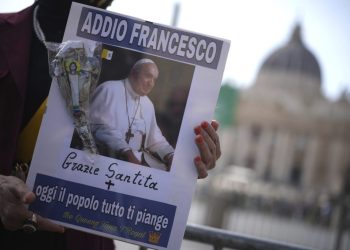 Hay sede vacante en el Vaticano: ¿qué es el Camarlengo y cuál será su rol?