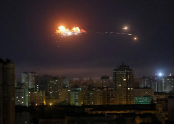 VIDEO: Ataque con drones y misiles deja muertos y heridos en la capital ucraniana