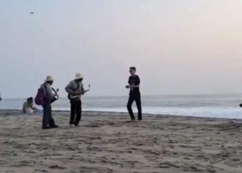 Extranjero agrede a músicos mexicanos en playa de Oaxaca