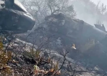 Helicóptero se desploma en Coahuila durante combate de incendio forestal