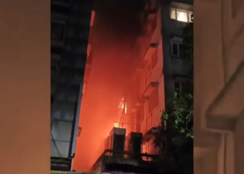 Incendio en hotel de Calcuta deja al menos 14 muertos