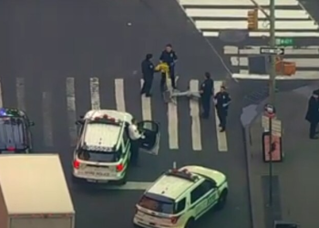 Balacera en Times Square deja a un joven herido tras enfrentamiento callejero