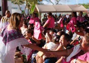 Inician Mara Lezama y Atenea Gómez entrega de 3 mil 500 apoyos del programa municipal “Isleña de Corazón”