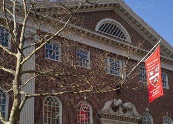 La Administración Trump congela 2 mil 200 millones de dólares a la Universidad de Harvard