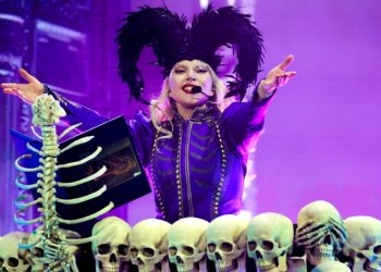 Lady Gaga da un emotivo discurso durante concierto en CDMX