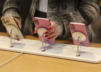 Los iPhones, el café, la ropa y el alcohol aumentarán sus precios por la guerra arancelaria