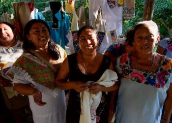 Mara Lezama presenta el modelo de turismo comunitario Maya Ka’an ante líderes del sector en el Tianguis Turístico 2025