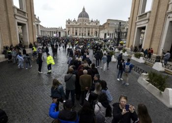 Más de 61 mil personas se han despedido del papa Francisco