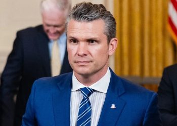 El secretario de Defensa, Pete Hegseth, rechaza las nuevas acusaciones de chat de grupo como un intento de «sabotear» la agenda de Trump