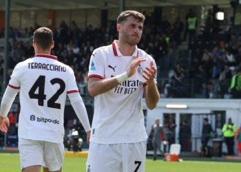 Santiago Giménez se reconcilia con el gol a tiempo