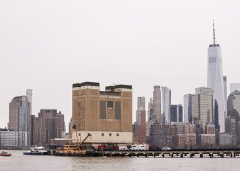 Seis muertos al caer un helicóptero en río Hudson de Nueva York, según alcalde