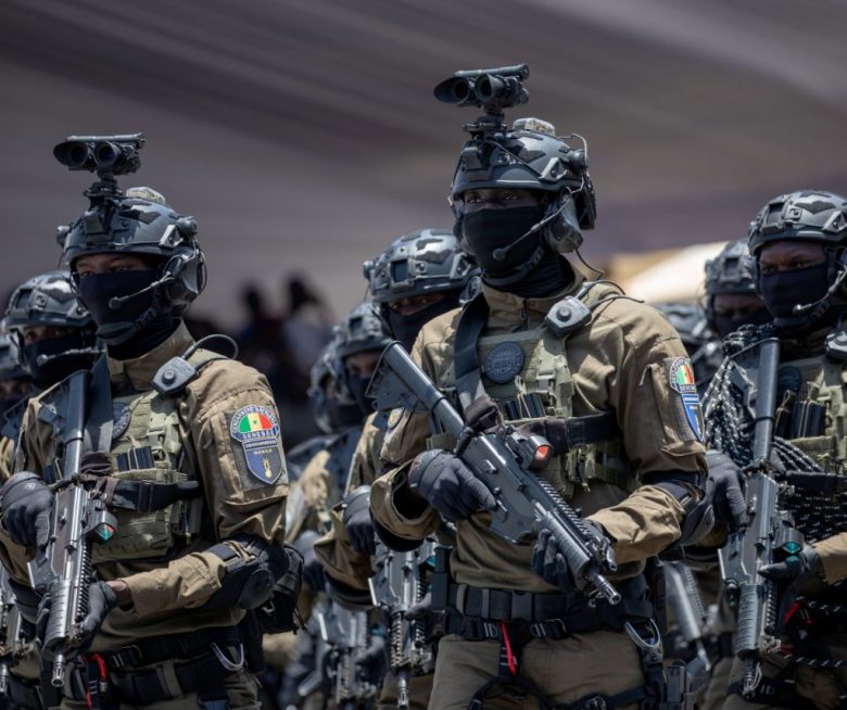 DAKAR (Senegal), 04/04/2025.- Members of the Senegalese security forces take part in a parade marking the 65th anniversary of Senegal's independence, in Dakar, Senegal, 04 April 2025. Senegal gained its independence from France on 04 April 1960. (Francia) EFE/EPA/JEROME FAVRE