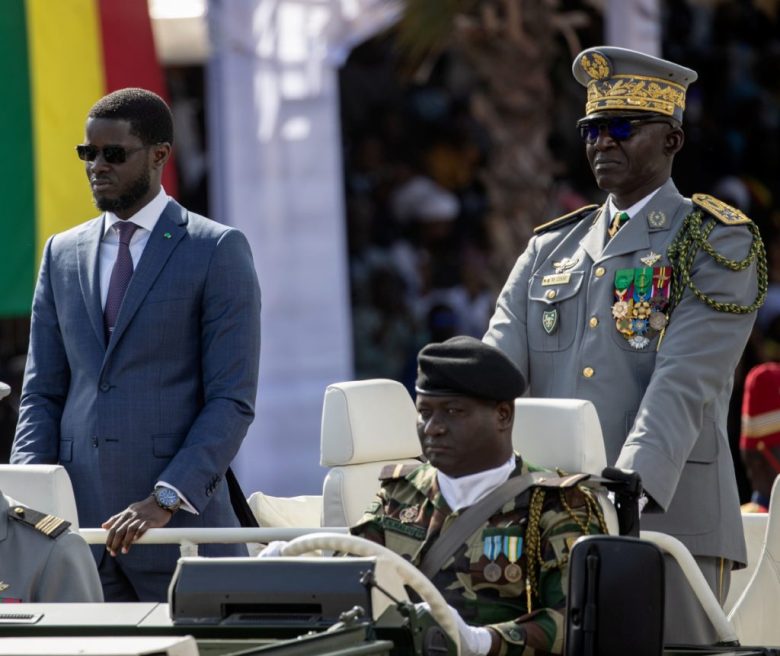 DAKAR (Senegal), 04/04/2025.- Members of the National Integrated Waste Management Company (SONAGED) take part in a parade marking the 65th anniversary of Senegal's independence, in Dakar, Senegal, 04 April 2025. Senegal gained its independence from France on 04 April 1960. (Francia) EFE/EPA/JEROME FAVRE