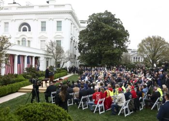 Trump anuncia aranceles globales del 10%: “nos van a dar un crecimiento nunca visto”