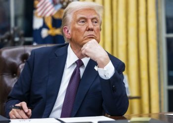 Trump considera ofrecer dinero a migrantes indocumentados para que abandonen EE.UU.