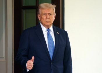 Trump indulta a una republicana culpable de usar donaciones públicas para cirugía estética