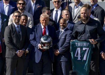 Trump recibe en la Casa Blanca a los Eagles, campeones del Super Bowl