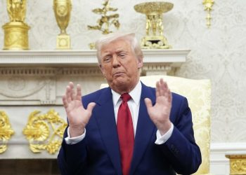 Trump reconoce “un costo de transición” por los aranceles, pero afirma que todo “irá bien”