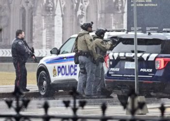 Un hombre se atrinchera en el Parlamento de Canadá y obliga a evacuar el edificio