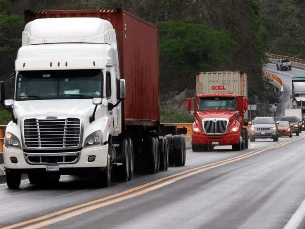 Hay un robo cada 33 minutos en las carreteras de México: empresarios del transporte refutan al gobierno y alertan sobre alza del 25%