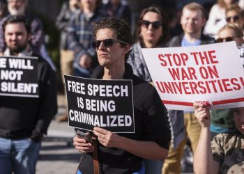 Universidades y colegios firman una carta contra la política de Trump