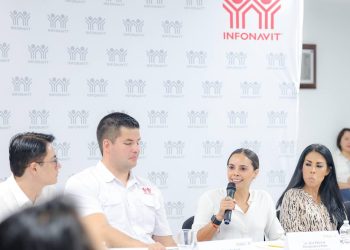 Ana Paty Peralta asiste a reunión de trabajo sobre vivienda en Benito Juárez