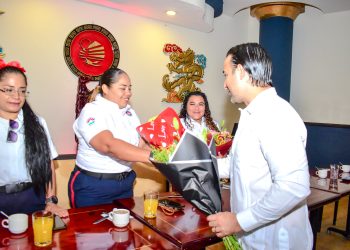 Reconocen a mujeres del Cuerpo de Bomberos de Cancún por su entrega y valentía
