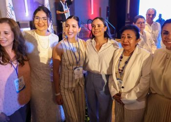 «Reconoce Ana Paty Peralta la labor de ingenieros civiles en la transformación de Quintana Roo»