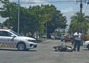 accidente entre taxi y motocicleta