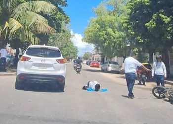 accidente en chetumal, motociclista lesionada
