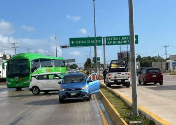 Caos vial en Cancún: tres accidentes colapsan el boulevard Colosio
