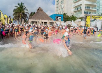 «El Cruce Cancún 2025 festeja 20 años con récord de nadadores y la participación de una leyenda olímpica»