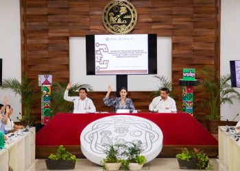 Cabildo de Playa del Carmen defiende a la ciudadanía y exige a empresas reparar correctamente calles y banquetas
