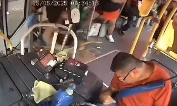 Chofer murió Lo mataron porque pasajero llegaría tarde y los pasajeros solo lo vieron caer